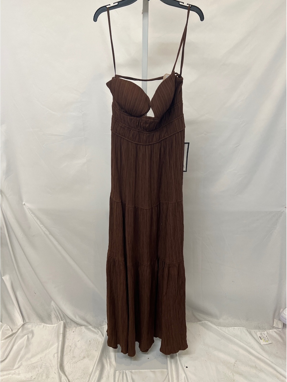 City Studios Juniors' Textured Keyhole Strappy Maxi Dress - Picture 3 of 8